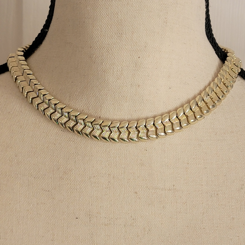Vintage Signed Coro Gold Tone Chevron Link Collar Choker Necklace